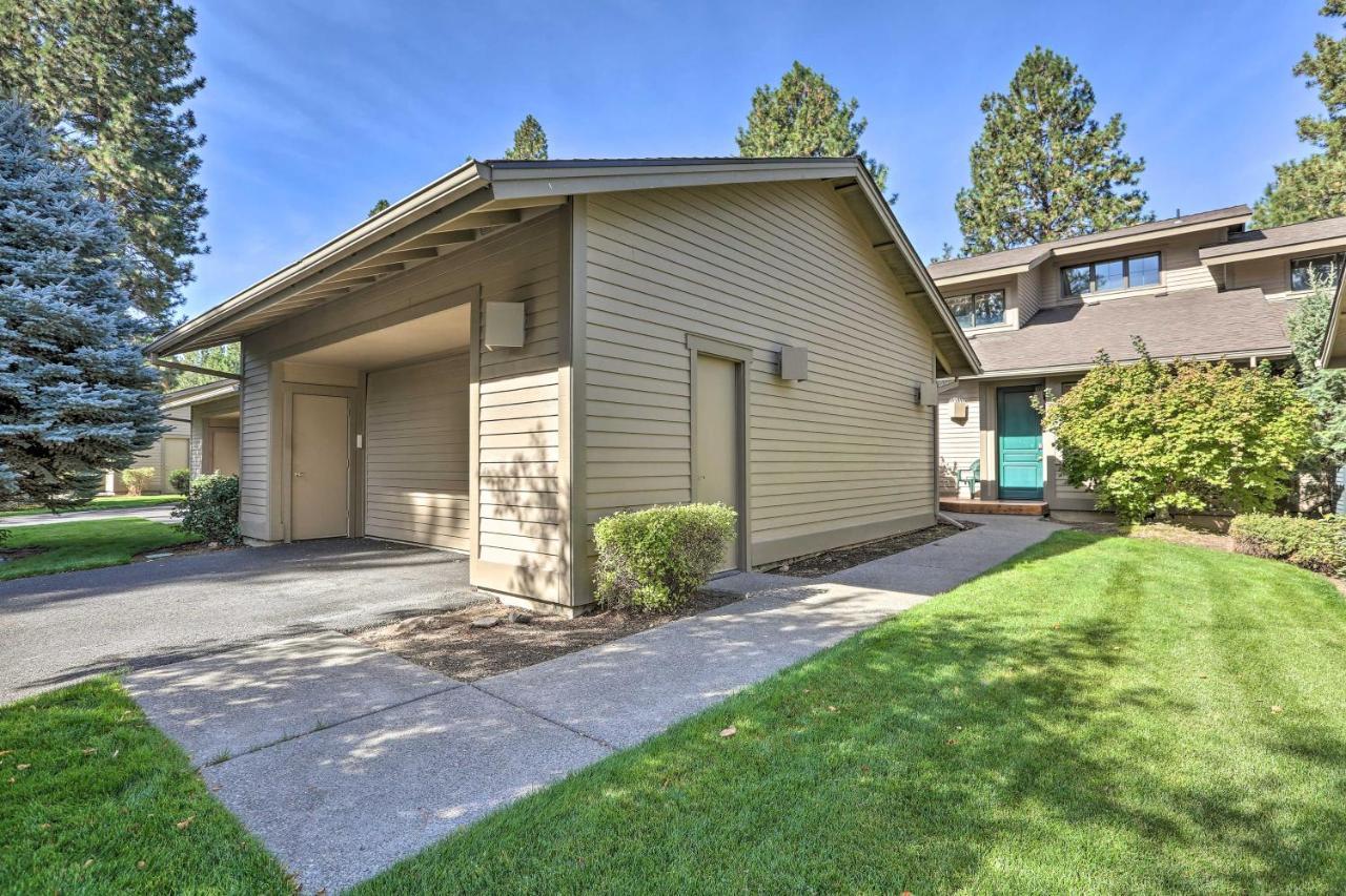 Bend Townhome With Golf Course Views And Private Deck! Exterior photo